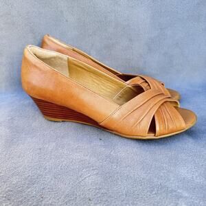 Softspots Shoes Womens Size 8.5 W Tan‎ Leather Peep Toe Wedge Comfort 757300
